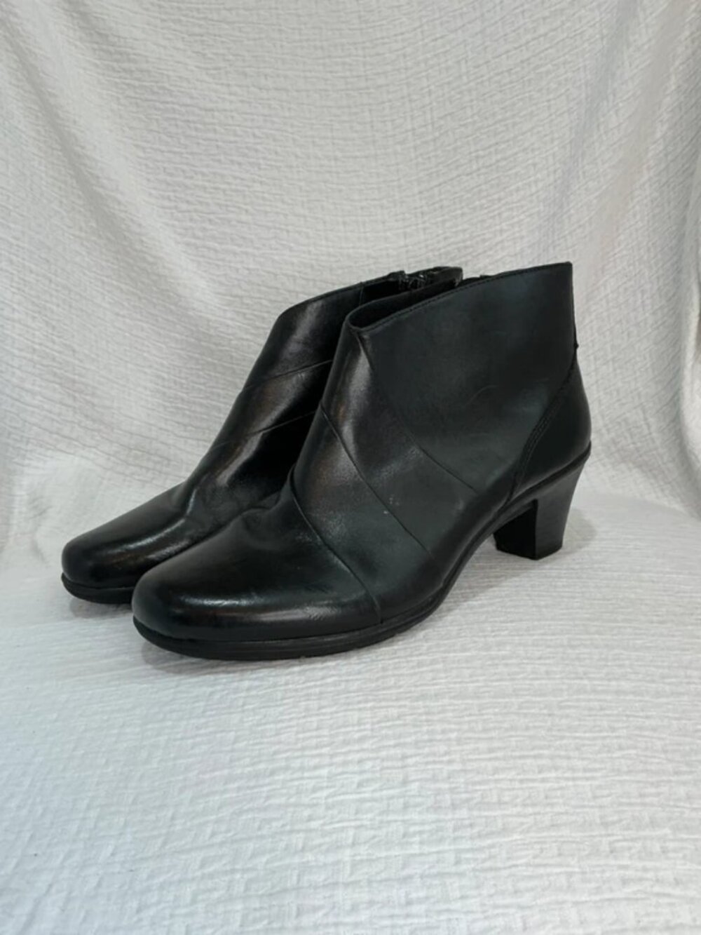 BASS Odelia Black Leather Ankle Boots Booties - Size 9